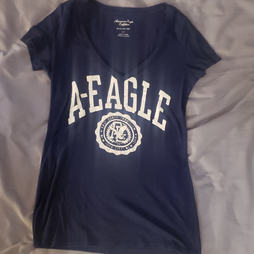 American eagle t-shirt 💙